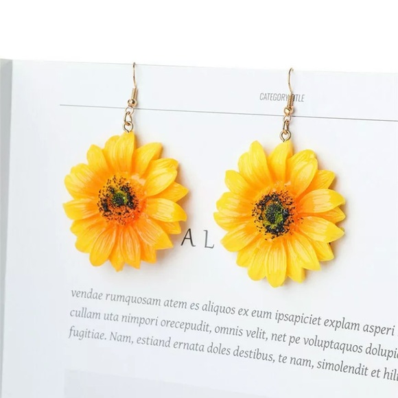 Fashion Cute Acrylic Sunflower Plant Earrings - Picture 2 of 7